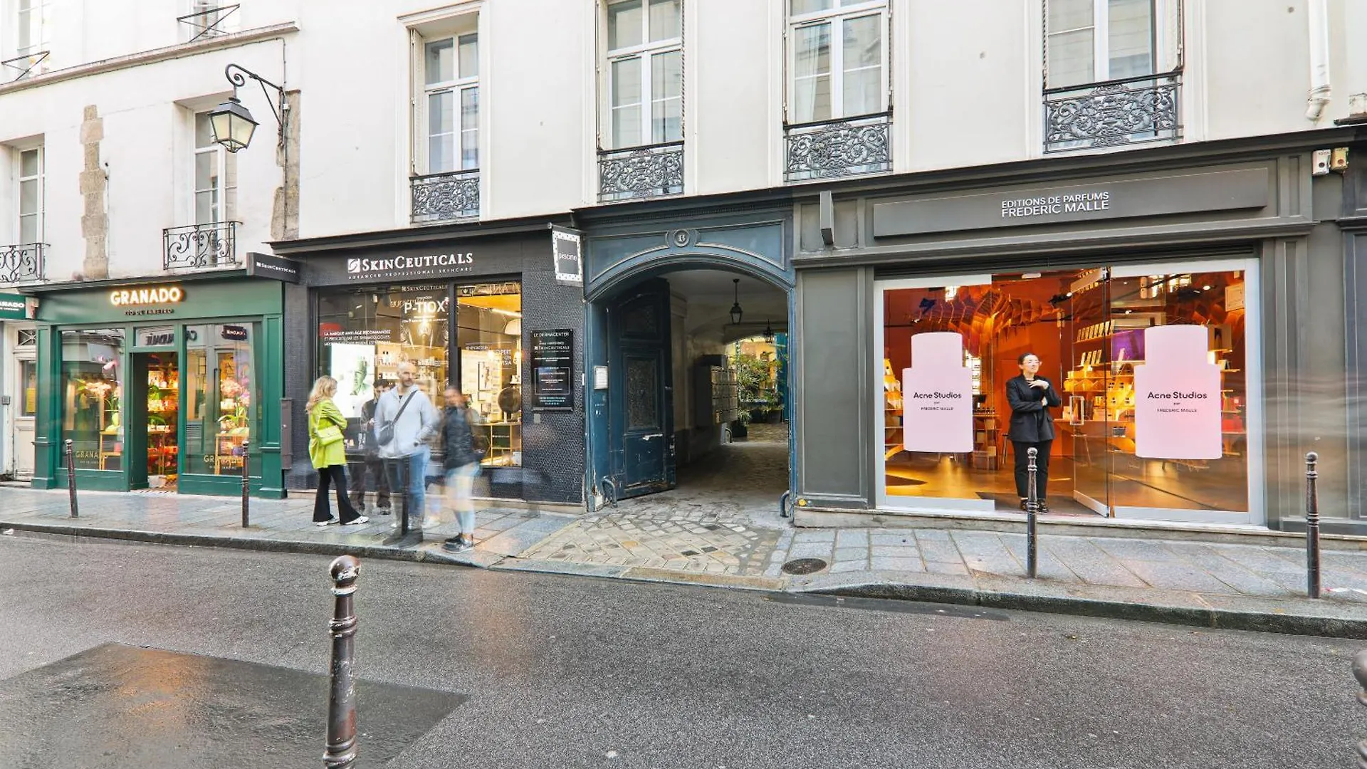 2 Bedroom Quartier Le Marais Apartment Paris