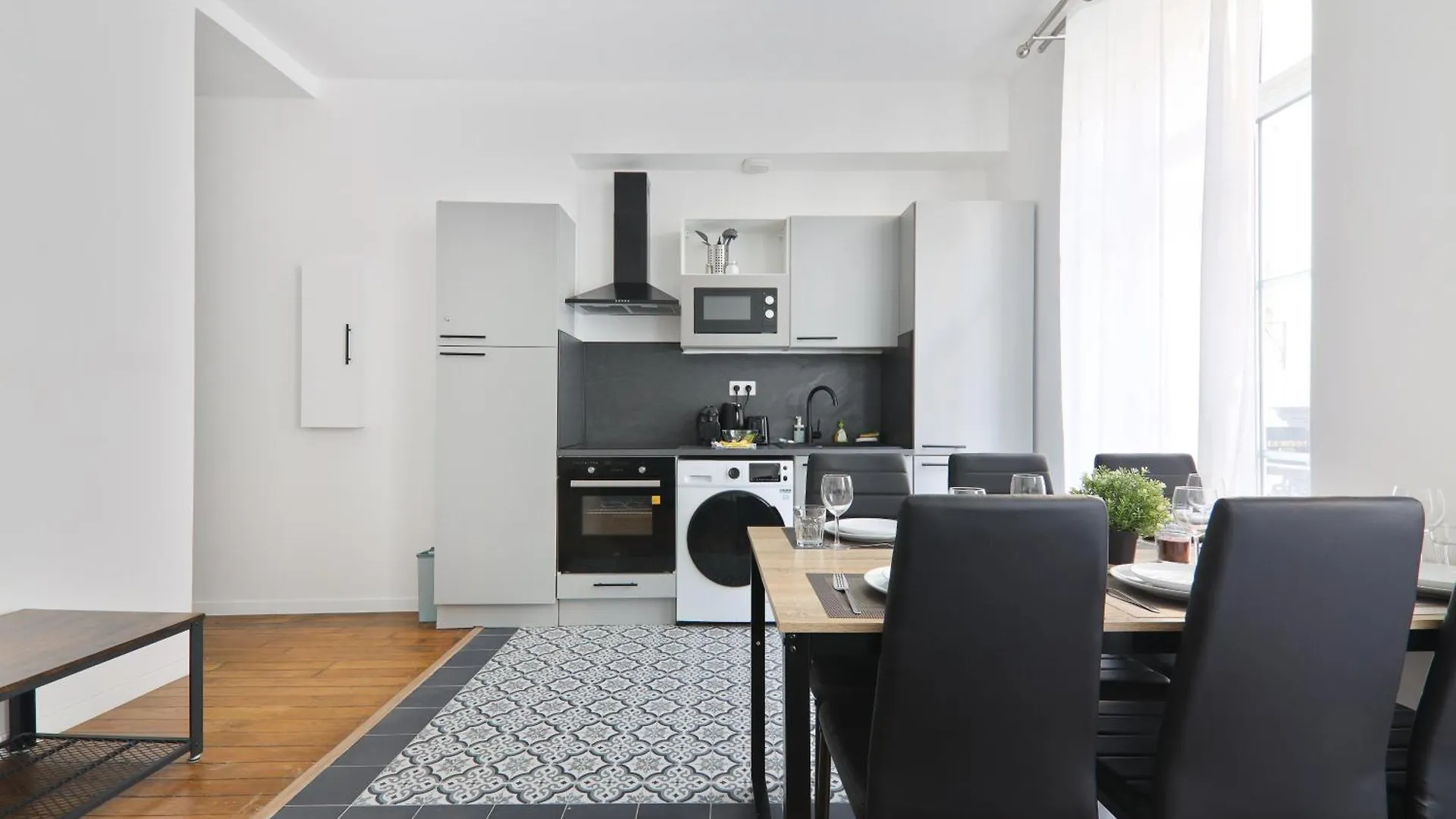 2 Bedroom Quartier Le Marais *