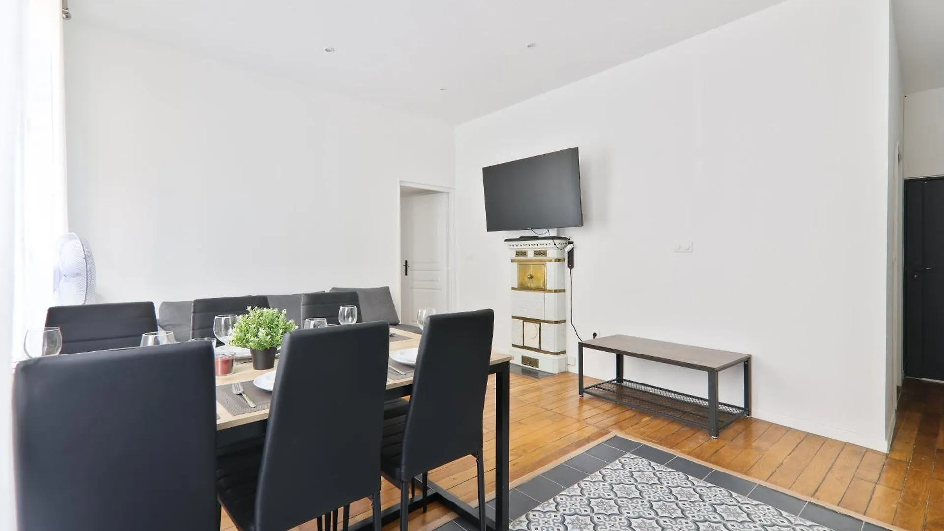 2 Bedroom Quartier Le Marais Apartment Paris